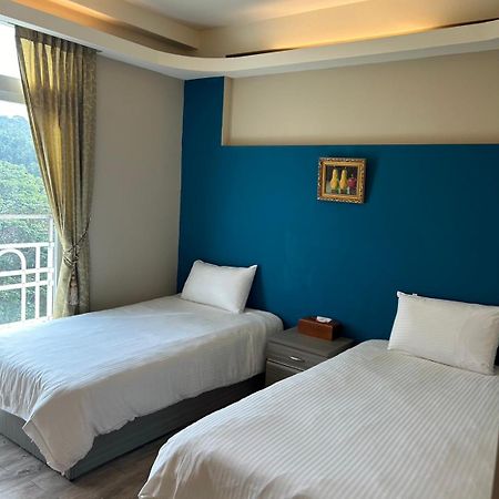 Empire Pacific Castle Hotell Yangmei Exteriör bild
