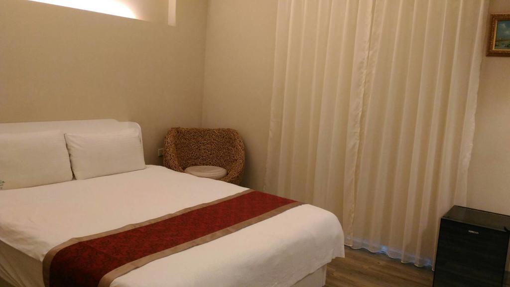 Empire Pacific Castle Hotell Yangmei Exteriör bild