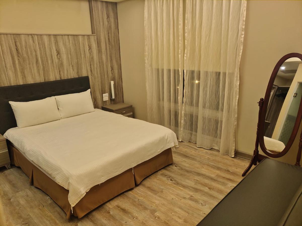 Empire Pacific Castle Hotell Yangmei Exteriör bild